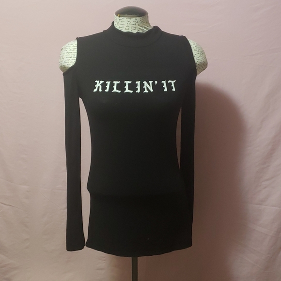 Urban Heritage Tops - ⭐3/15 cold shoulder top